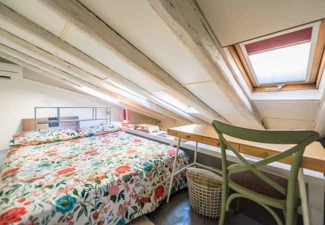 Апартаменты на Madrid - Encantadora buhardilla dúplex en el corazón de Madrid.Temporal Апартаменты на Madrid - Encantadora buhardilla dúplex en el corazón de Madrid.Temporal