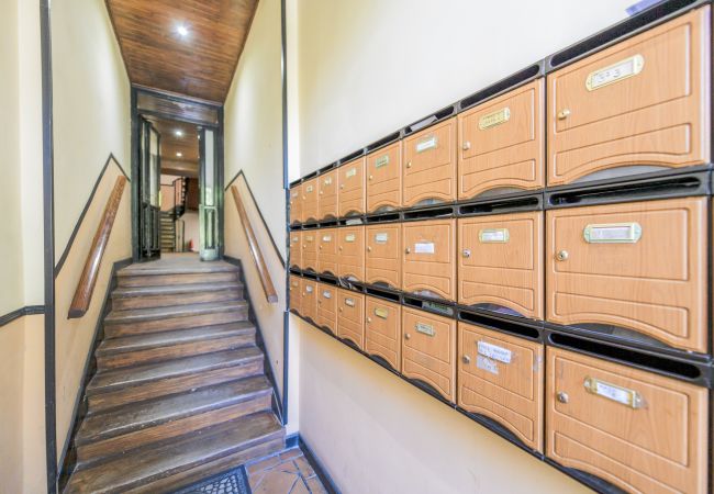 Апартаменты на Madrid - Encantadora buhardilla dúplex en el corazón de Madrid.Temporal Апартаменты на Madrid - Encantadora buhardilla dúplex en el corazón de Madrid.Temporal