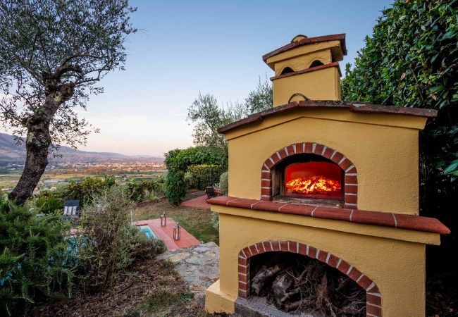 Вилла на Lucca - Villa Debby, 2 bedrooms Farmhouse with Pool on the Hills of Lucca Вилла на Lucca - Villa Debby, 2 bedrooms Farmhouse with Pool on the Hills of Lucca