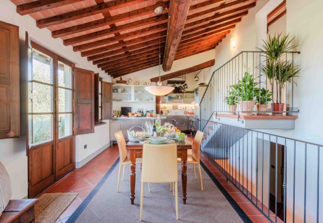 Вилла на Lucca - Villa Debby, 2 bedrooms Farmhouse with Pool on the Hills of Lucca Вилла на Lucca - Villa Debby, 2 bedrooms Farmhouse with Pool on the Hills of Lucca