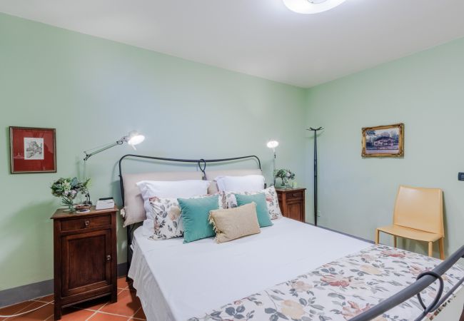 Вилла на Lucca - Villa Debby, 2 bedrooms Farmhouse with Pool on the Hills of Lucca Вилла на Lucca - Villa Debby, 2 bedrooms Farmhouse with Pool on the Hills of Lucca