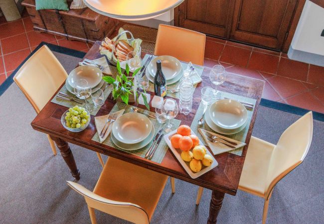 Вилла на Lucca - Villa Debby, 2 bedrooms Farmhouse with Pool on the Hills of Lucca Вилла на Lucca - Villa Debby, 2 bedrooms Farmhouse with Pool on the Hills of Lucca