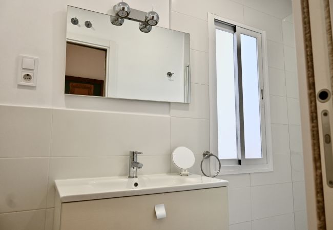 Апартаменты на Madrid - Moderno Apartamento de dos dormitorios y dos baños en Avenida América .Temporal Апартаменты на Madrid - Moderno Apartamento de dos dormitorios y dos baños en Avenida América .Temporal