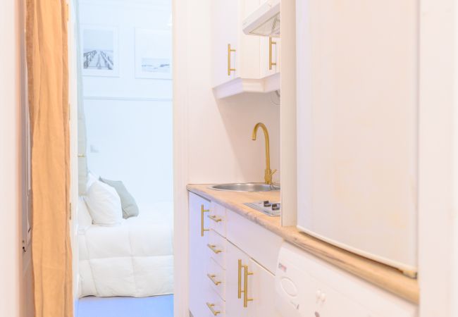 Апартаменты на Madrid - Atractivo apartamento de un dormitorio con patio interior junto al Intercambiador de Avenida América Temporal Апартаменты на Madrid - Atractivo apartamento de un dormitorio con patio interior junto al Intercambiador de Avenida América Temporal