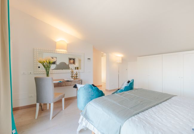 Апартаменты на Lucca - Serenity Vista Penthouse with Terrace in the City Centre of Lucca Апартаменты на Lucca - Serenity Vista Penthouse with Terrace in the City Centre of Lucca