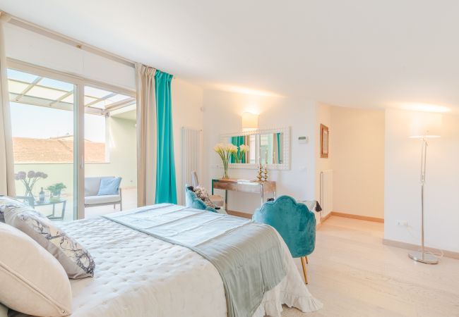 Апартаменты на Lucca - Serenity Vista Penthouse with Terrace in the City Centre of Lucca Апартаменты на Lucca - Serenity Vista Penthouse with Terrace in the City Centre of Lucca