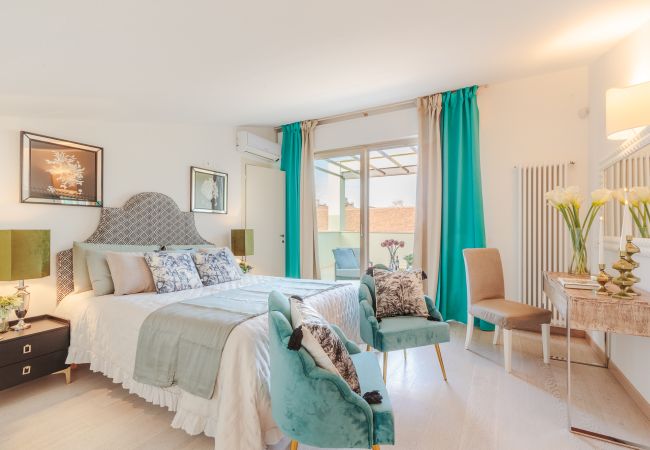 Апартаменты на Lucca - Serenity Vista Penthouse with Terrace in the City Centre of Lucca Апартаменты на Lucca - Serenity Vista Penthouse with Terrace in the City Centre of Lucca