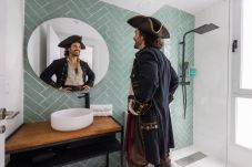 Апартаменты на Валенсия город / Valencia - Pirate Duplex VII | 4 Viajeros | AC WiFi | 15 min Oceanografic