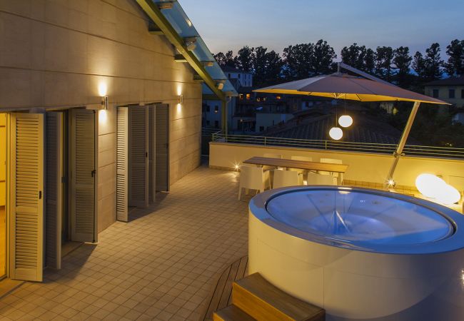 Апартаменты на Lucca - Canticle Lucca Luxury Apartment with Elevator, Terrace, Parking and Jacuzzi Апартаменты на Lucca - Canticle Lucca Luxury Apartment with Elevator, Terrace, Parking and Jacuzzi