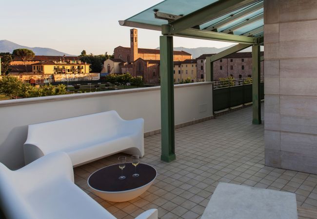 Апартаменты на Lucca - Canticle Lucca Luxury Apartment with Elevator, Terrace, Parking and Jacuzzi Апартаменты на Lucca - Canticle Lucca Luxury Apartment with Elevator, Terrace, Parking and Jacuzzi