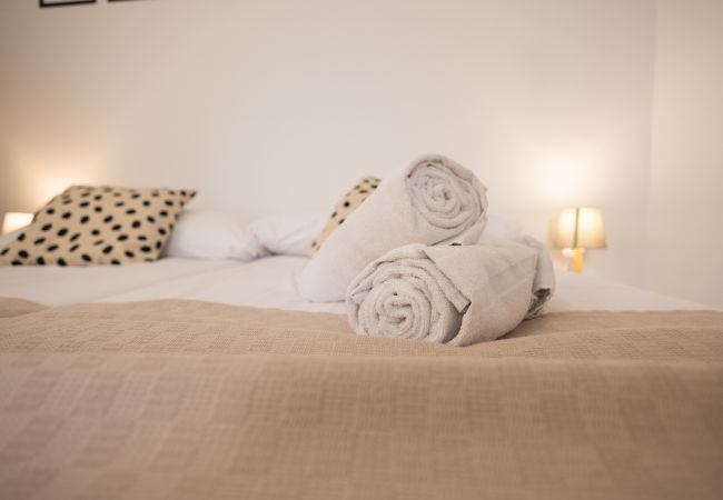  на Valencia - The Cruz Cubierta Apartment 02 with Terrace by Florit Flats