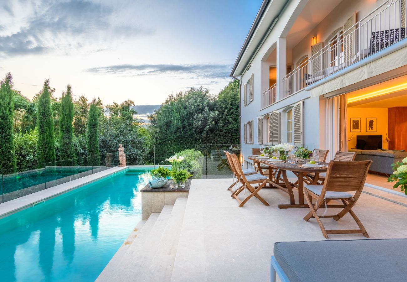Вилла на Lucca - Villa Ivona Modern Luxury Classic Villa with Private Pool and panoramic views in 3 kms from Lucca Walls
