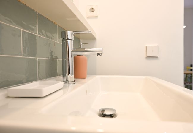 Апартаменты на Madrid -  Encantador apartamento de 2 dormitorios : Experimenta la auténtica vida madrileña en tu propio espacio. Temporal Апартаменты на Madrid -  Encantador apartamento de 2 dormitorios : Experimenta la auténtica vida madrileña en tu propio espacio. Temporal