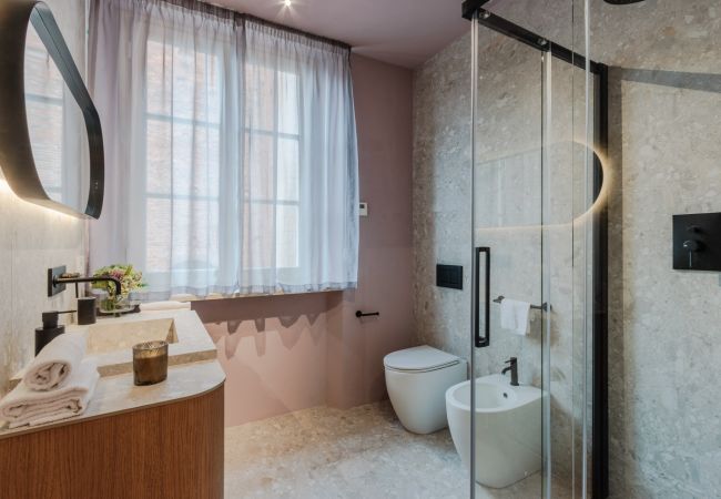 Апартаменты на Lucca - Victory Penthouse Contemporary 3 Bedroom Luxury Apartment with Balcony in Lucca Апартаменты на Lucca - Victory Penthouse Contemporary 3 Bedroom Luxury Apartment with Balcony in Lucca