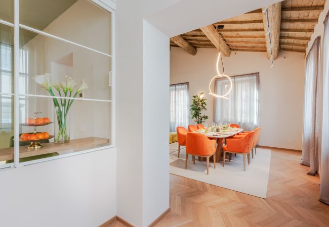 Апартаменты на Lucca - Victory Penthouse Contemporary 3 Bedroom Luxury Apartment with Balcony in Lucca Апартаменты на Lucca - Victory Penthouse Contemporary 3 Bedroom Luxury Apartment with Balcony in Lucca