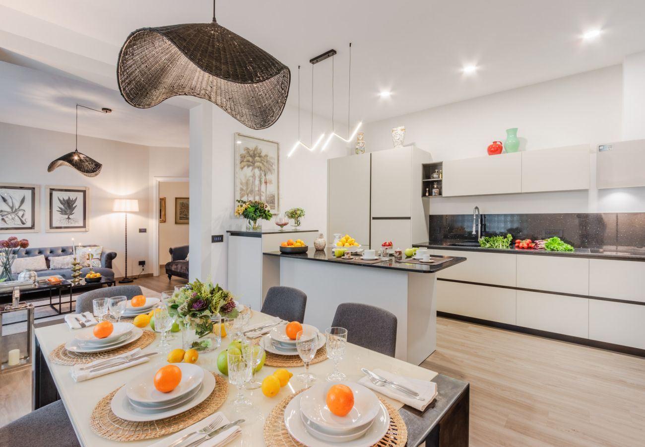 Апартаменты на Lucca - Modern 3 Bedrooms Apartment with Terrace inside the Walls of Lucca