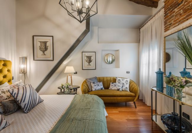 Апартаменты на Lucca - Dorina Penthouse 2 bedrooms 2 bathrooms inside the Lucca Walls Апартаменты на Lucca - Dorina Penthouse 2 bedrooms 2 bathrooms inside the Lucca Walls