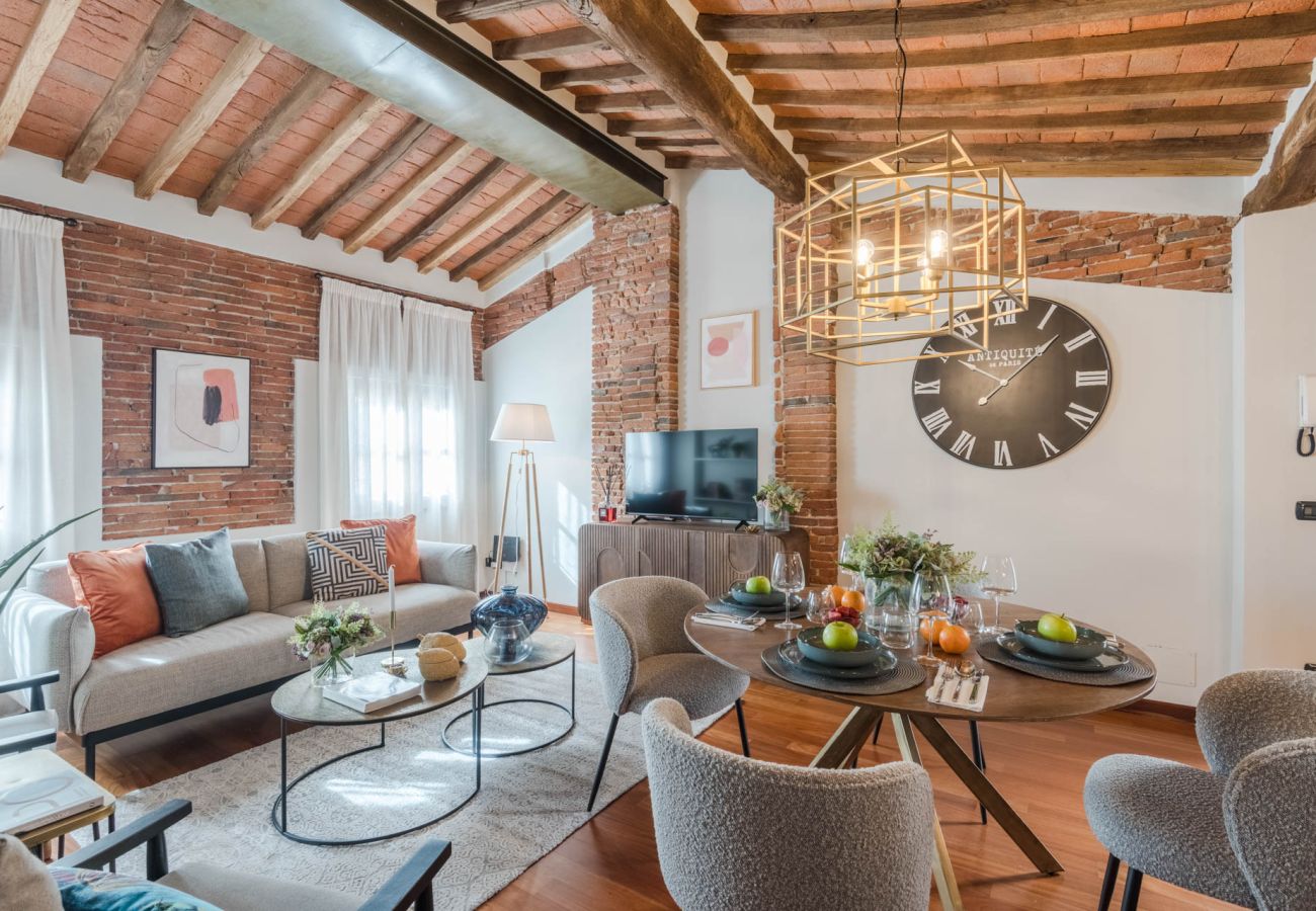 Апартаменты на Lucca - Dorina Penthouse 2 bedrooms 2 bathrooms inside the Lucca Walls Апартаменты на Lucca - Dorina Penthouse 2 bedrooms 2 bathrooms inside the Lucca Walls
