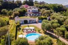 Вилла на Lucca - Fairytale Farmhouse Villa with Views and Pool