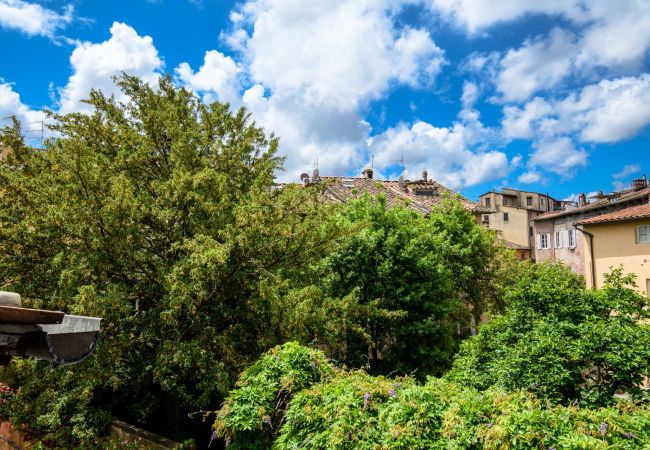 Апартаменты на Lucca - GARDEN VISTA Charming 2 Bedrooms 2 Bathrooms Apartment inside the Walls of Lucca Апартаменты на Lucca - GARDEN VISTA Charming 2 Bedrooms 2 Bathrooms Apartment inside the Walls of Lucca