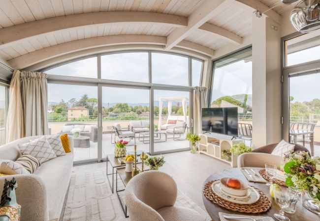 Апартаменты на Lucca - Modern Panoramic Loft with Terrace, Elevator, Parking Апартаменты на Lucca - Modern Panoramic Loft with Terrace, Elevator, Parking