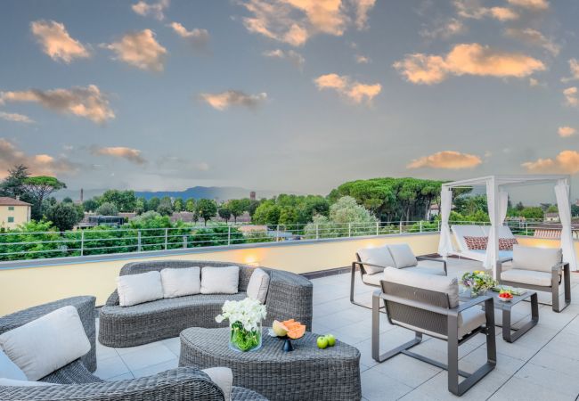 Апартаменты на Lucca - Modern Panoramic Loft with Terrace, Elevator, Parking Апартаменты на Lucca - Modern Panoramic Loft with Terrace, Elevator, Parking