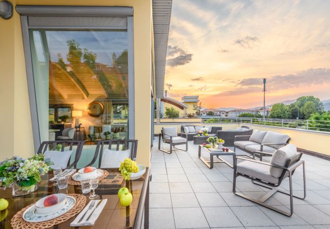 Апартаменты на Lucca - Modern Panoramic Loft with Terrace, Elevator, Parking Апартаменты на Lucca - Modern Panoramic Loft with Terrace, Elevator, Parking