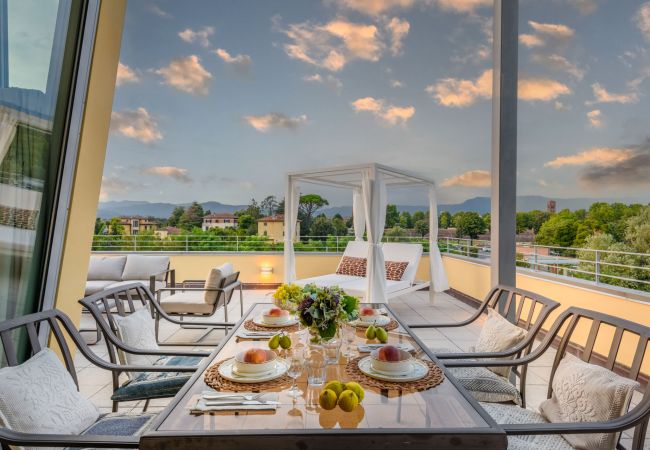 Апартаменты на Lucca - Modern Panoramic Loft with Terrace, Elevator, Parking Апартаменты на Lucca - Modern Panoramic Loft with Terrace, Elevator, Parking