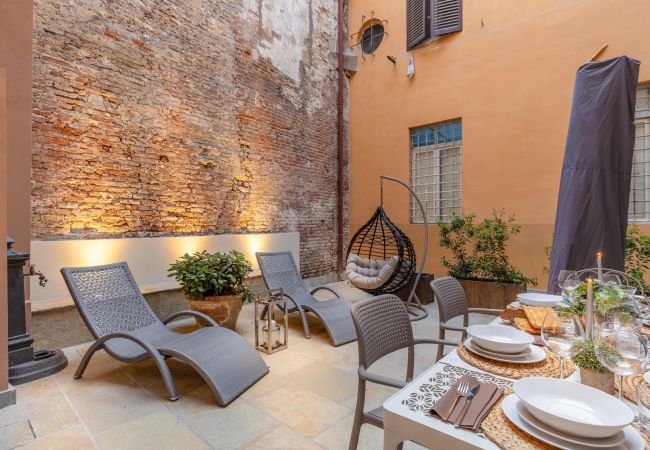  на Lucca - Contemporary Apartment with Private Outdoor in Lucca