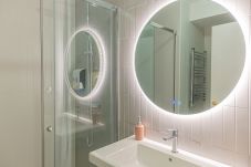 Квартира-студия на Мадрид город / Madrid - El Capricho: Tu Refugio en Madrid con Encanto y Tranquilidad