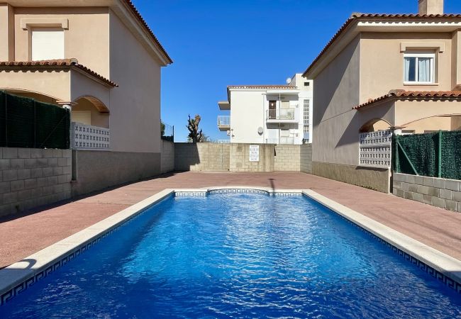 Таунхаус на L'Escala - RAMBLA MALLOLS 9, CASA LIA Таунхаус на L'Escala - RAMBLA MALLOLS 9, CASA LIA