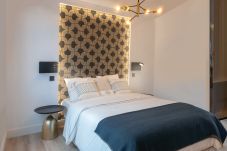 Апартаменты на Мадрид город / Madrid - Escápate al Encanto Urbano: Piso con Balcón y Espacios Modernos