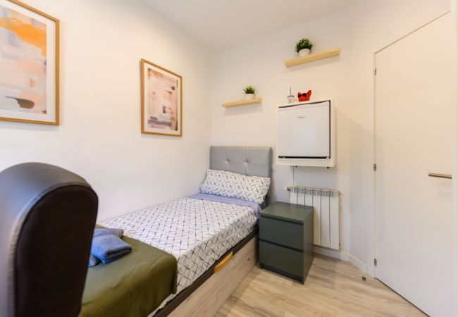 Rent by room на Madrid - Tarija: Habitación con confort y esencia boliviana en Madrid Temporal  Rent by room на Madrid - Tarija: Habitación con confort y esencia boliviana en Madrid Temporal