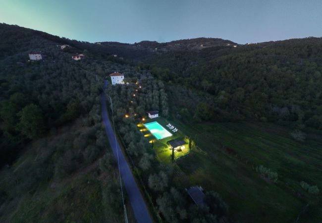 Вилла на Lucca - Romantic Farmhouse with Oversize Panoramic Pool Вилла на Lucca - Romantic Farmhouse with Oversize Panoramic Pool