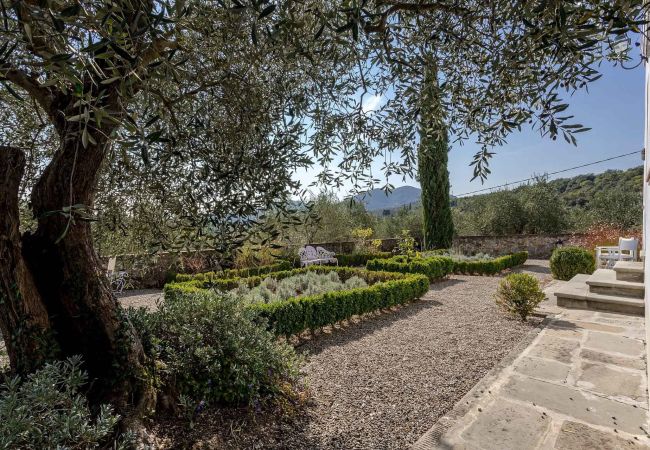 Вилла на Lucca - Romantic Farmhouse with Oversize Panoramic Pool Вилла на Lucca - Romantic Farmhouse with Oversize Panoramic Pool