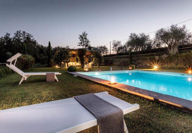 Вилла на Lucca - Romantic Farmhouse with Oversize Panoramic Pool Вилла на Lucca - Romantic Farmhouse with Oversize Panoramic Pool