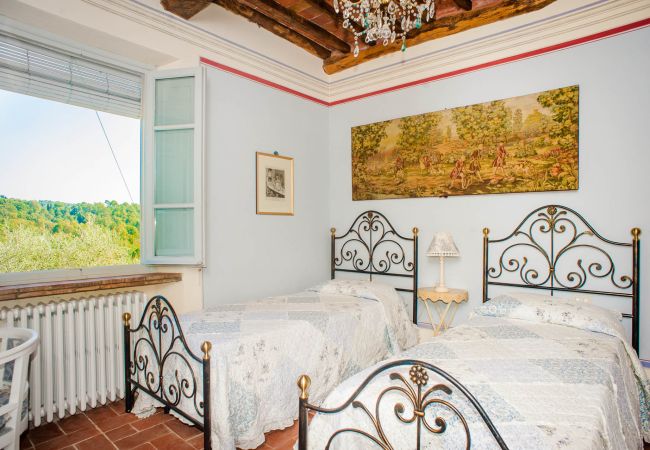 Вилла на Lucca - Romantic Farmhouse with Oversize Panoramic Pool Вилла на Lucca - Romantic Farmhouse with Oversize Panoramic Pool