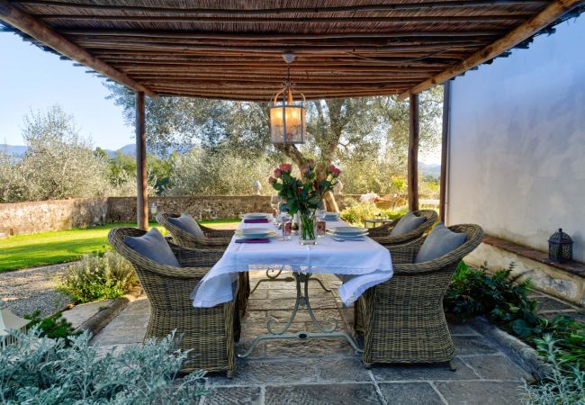 Вилла на Lucca - Romantic Farmhouse with Oversize Panoramic Pool Вилла на Lucca - Romantic Farmhouse with Oversize Panoramic Pool