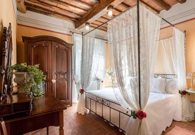 Вилла на Lucca - Romantic Farmhouse with Oversize Panoramic Pool Вилла на Lucca - Romantic Farmhouse with Oversize Panoramic Pool