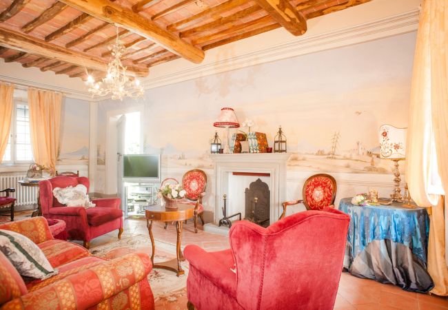 Вилла на Lucca - Romantic Farmhouse with Oversize Panoramic Pool Вилла на Lucca - Romantic Farmhouse with Oversize Panoramic Pool