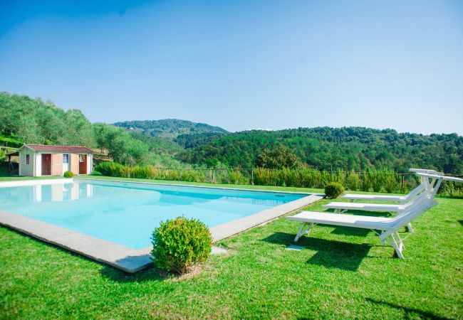 Вилла на Lucca - Romantic Farmhouse with Oversize Panoramic Pool Вилла на Lucca - Romantic Farmhouse with Oversize Panoramic Pool