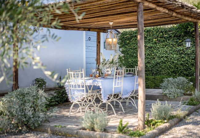 Вилла на Lucca - Romantic Farmhouse with Oversize Panoramic Pool Вилла на Lucca - Romantic Farmhouse with Oversize Panoramic Pool