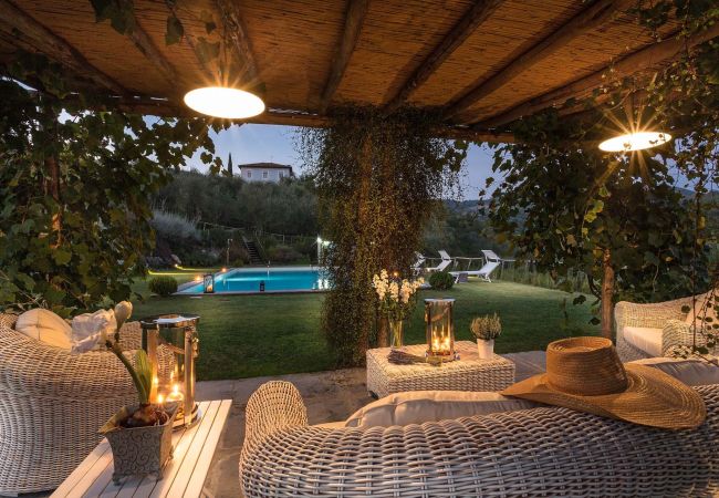 Вилла на Lucca - Romantic Farmhouse with Oversize Panoramic Pool Вилла на Lucca - Romantic Farmhouse with Oversize Panoramic Pool