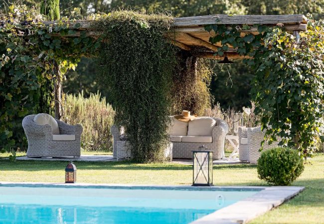 Вилла на Lucca - Romantic Farmhouse with Oversize Panoramic Pool Вилла на Lucca - Romantic Farmhouse with Oversize Panoramic Pool