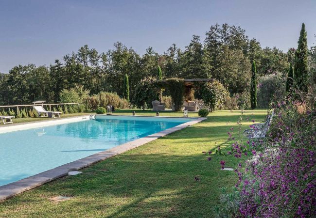 Вилла на Lucca - Romantic Farmhouse with Oversize Panoramic Pool Вилла на Lucca - Romantic Farmhouse with Oversize Panoramic Pool