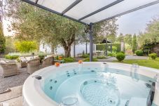 Вилла на Lucca - Romantic Farmhouse with Oversize Panoramic Pool