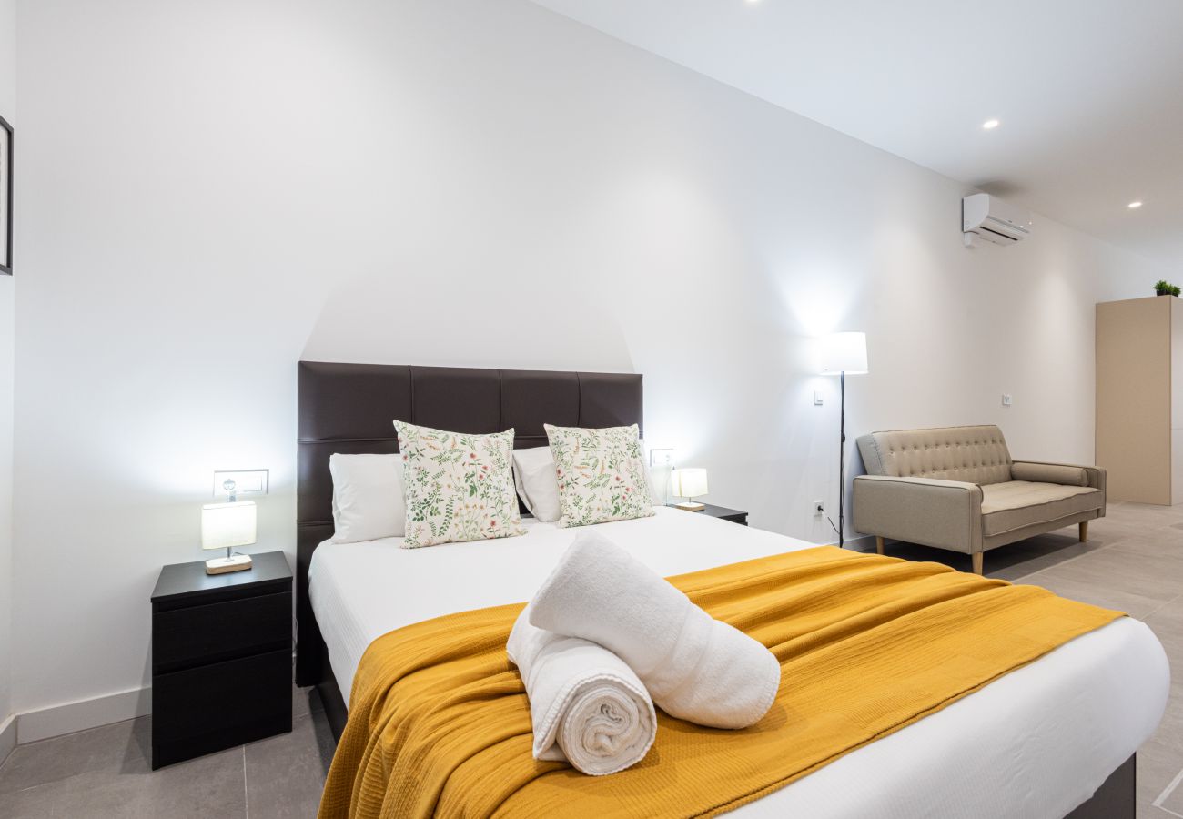 Квартира-студия на Валенсия город / Valencia - The Monteolivete Apartment A by Florit Flats