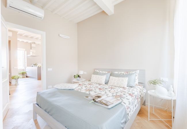 Апартаменты на Lucca - The White Lotus Penthouse, Modern Flat with Elevator Апартаменты на Lucca - The White Lotus Penthouse, Modern Flat with Elevator