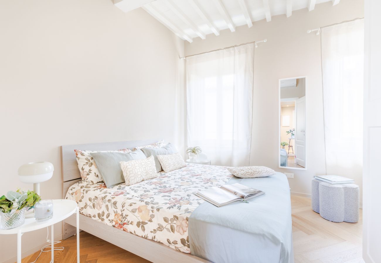 Апартаменты на Lucca - The White Lotus Penthouse, Modern Flat with Elevator Апартаменты на Lucca - The White Lotus Penthouse, Modern Flat with Elevator