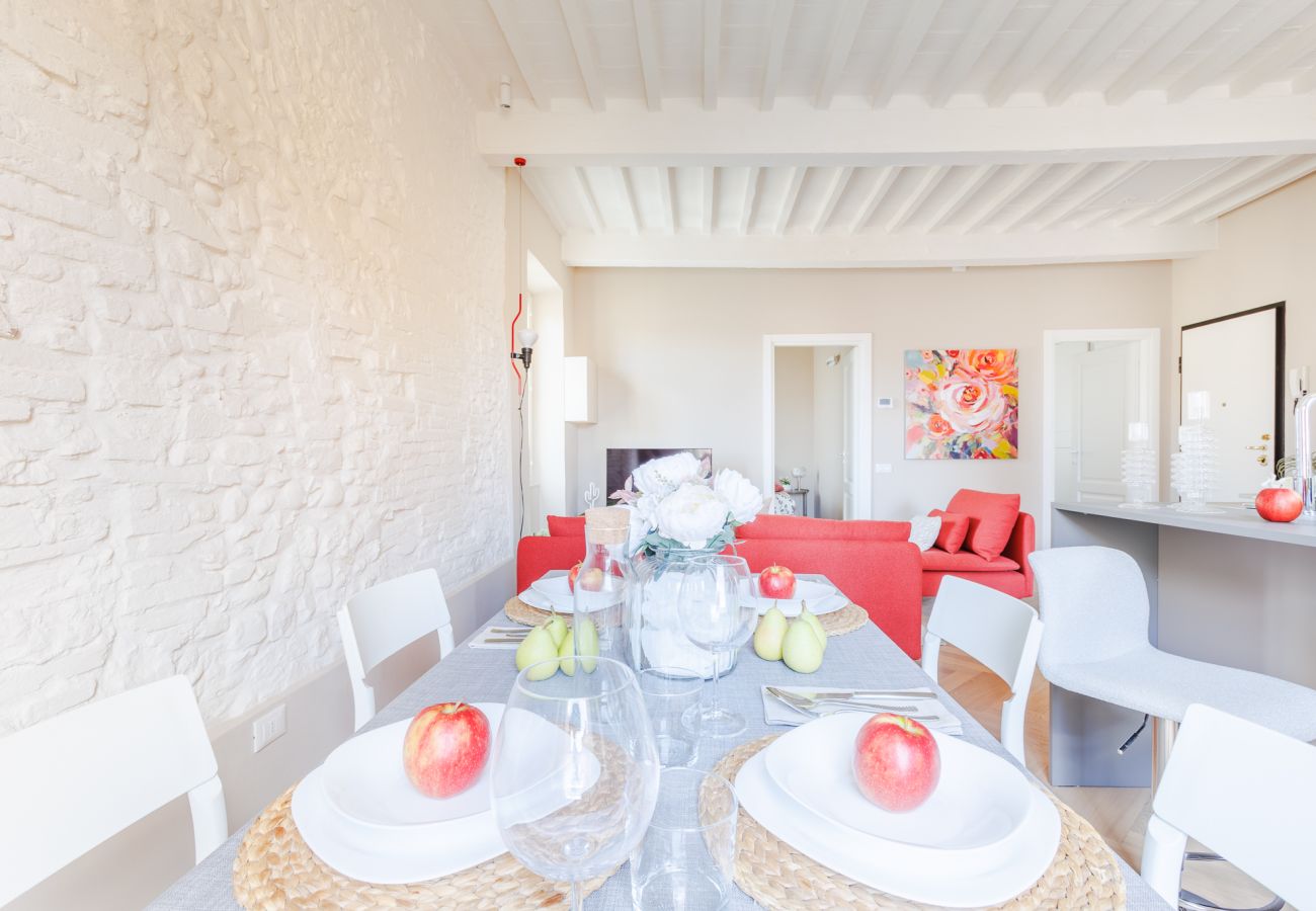 Апартаменты на Lucca - The White Lotus Penthouse, Modern Flat with Elevator Апартаменты на Lucca - The White Lotus Penthouse, Modern Flat with Elevator